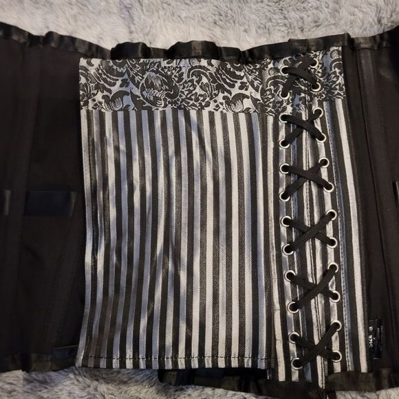 New True Steel boned striped Corset. - Picture 6 of 12